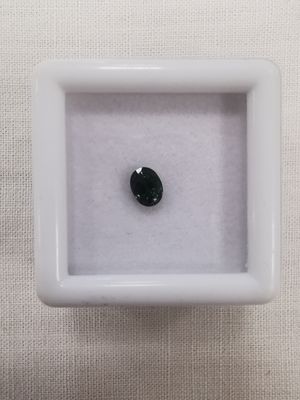 SAPHIR green VS Thailand ovale 5 x 3,8 0,52ct