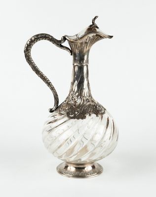 un pichet ancien en verre plaqué argent, muni d'une anse en forme de serpent