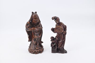 paire de figurines chinoises sculptées d'un homme et d'une femme