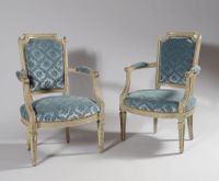 Paire de fauteuils cabriolets en bois sculpté laqué gris rep…