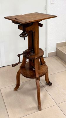 Importante et rare sellette de sculpteur en bois clair, fonc… - Photo 1