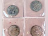 quatre types de pièces différents sont rangés dans des sachets en plastique posés sur une surface blanche