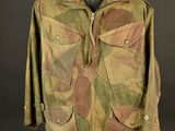 une photo d'une veste militaire sur un mannequin