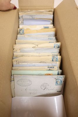 1 boites avec env. 500 lettres classiques principalement des…