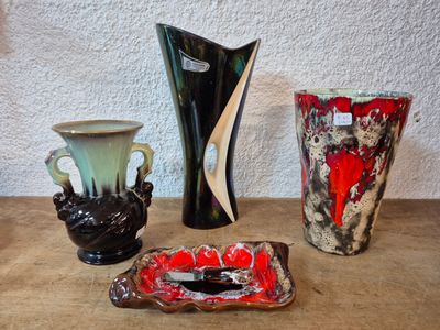 3 vases et 1 beurrier dans le gout de Vallauris.