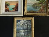 trois tableaux encadrés représentant des arbres et un lac sur fond noir