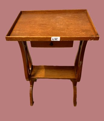 Petit Guéridon de style Directoire en merisier piétement Lyr…