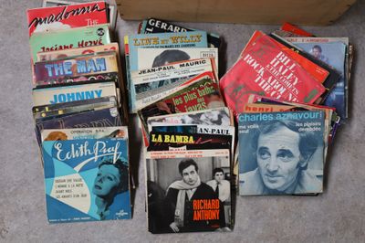 Important lot d'environ 180 vinyles 45 tours