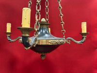 Lustre à quatre lumières en bronze doré et tôle laquée, orné… (photo 6)