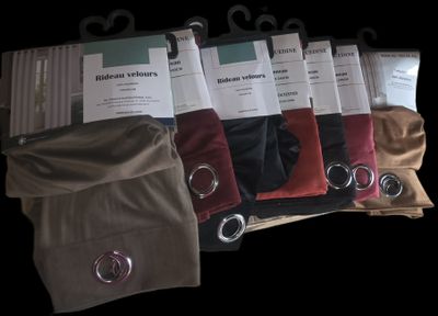Plusieurs paires de pantalons de costume pour homme sont alignées en rangée