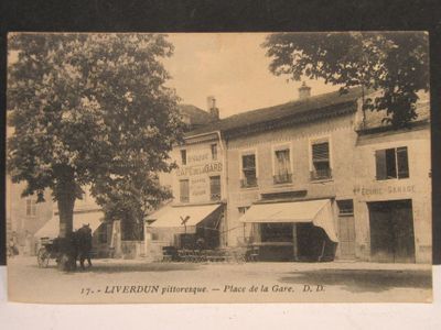 a black and white photo of a horse and carriage in front of a building