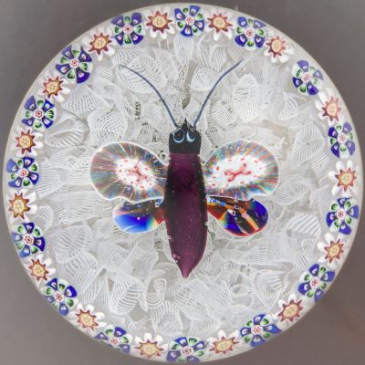 Baccarat. Presse-papiers à fond de torsades blanches filigra… - Photo 1