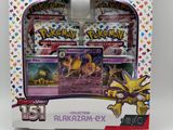 une boîte de cartes pokemon avec l'image d'une figurine pokemon à l'intérieur