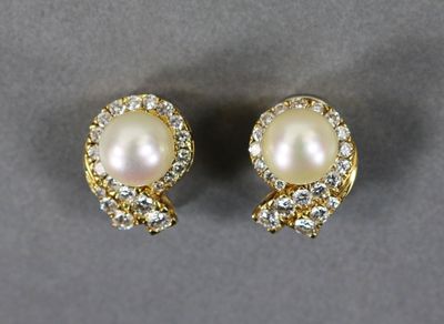 Paire de CLIPS d'oreille en or deux tons, PB : 11,88 grs.