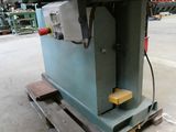 a picture of a machine that is sitting on a pallet