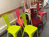 many chairs lined up in a row in a room