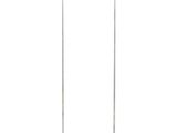 une paire de lampadaires chromés avec un pied blanc et un pied blanc