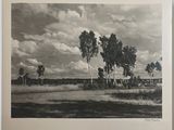 une vieille photo en noir et blanc représentant une ferme avec des arbres au premier plan