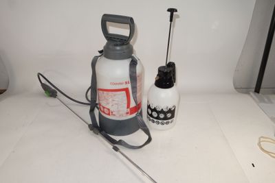 Lot de 2 pulvérisateurs de jardin, 1.