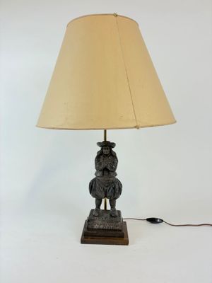 l'image d'une lampe posée sur une table