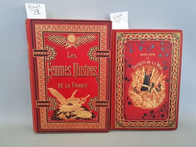 deux livres rouges ornés de dorures, posés l'un à côté de l'autre