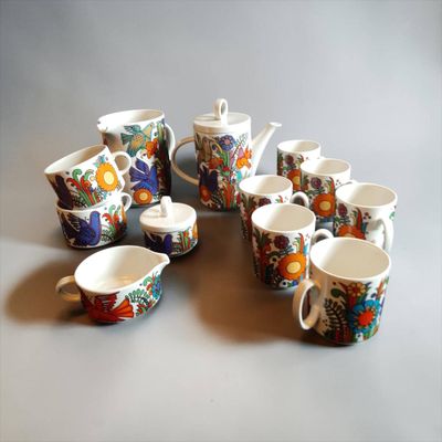 a group of cups and saucers sitting on a table