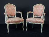 paire de fauteuils de style louis xv