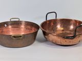 paire de casseroles anciennes en cuivre avec poignées
