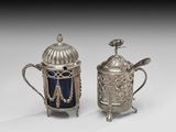 paire de sucriers et poivriers en métal argenté avec du verre bleu cobalt