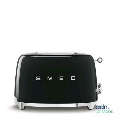un grille-pain noir sur lequel est inscrit le mot « Smeg »