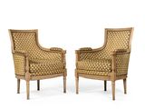 une paire de fauteuils à dossier en rotin de style Louis XVI