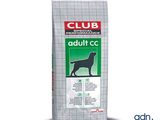 un sac de croquettes pour chien sur lequel figure un chien noir
