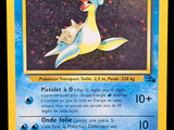 un gros plan sur une carte Pokémon représentant un poisson