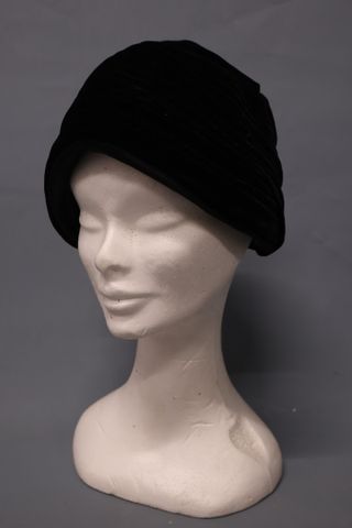 Chapeau bibi velours noir, Créations Georges Paris, années 40-50