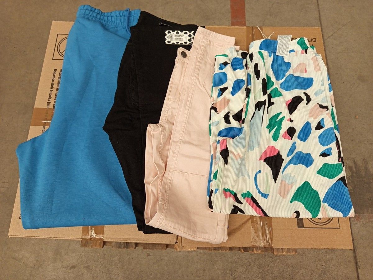 Lot de 50 pantalons (très grande variété de modèle) - pour femmes - 100% marques - Neuf, avec étiquette - 2 cartons