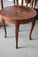 Lot de quatre petits meubles : une table de style Transition… (photo 3)