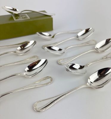 a lot of spoons that are sitting on a table