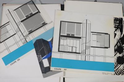 une série de dessins représentant une maison posée sur une table