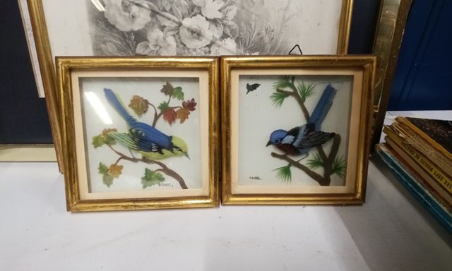 Lot de 2 deux fixés sous verre signé