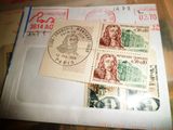 quatre timbres sur l'enveloppe, sur lesquels figure l'image d'une femme