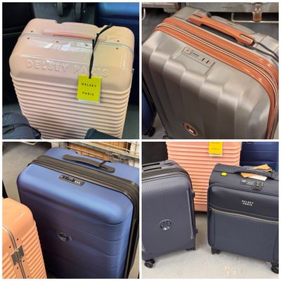 quatre photos différentes de valises sur lesquelles sont accrochées des étiquettes