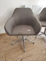 Paire de fauteuils gris et deux chaises (tâches). (photo 2)