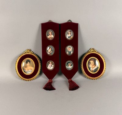 Ensemble de huit miniatures peintes dans des encadrements en…