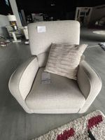 Canapé 2 places tissu rouge électrique + Fauteuil cabriolet … (photo 3)