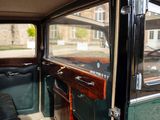 a view of the inside of an old car from the driver ' s seat