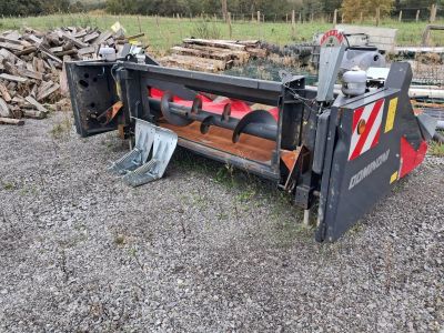 Cueilleur à maïs DOMINONI. Avec ses écrases-tiges.