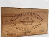 boîte en bois avec une étiquette indiquant « Clos du Marques, Saint-Julien, Médoc »