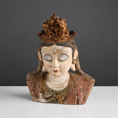 an image of a statue of a woman with a crown on her head