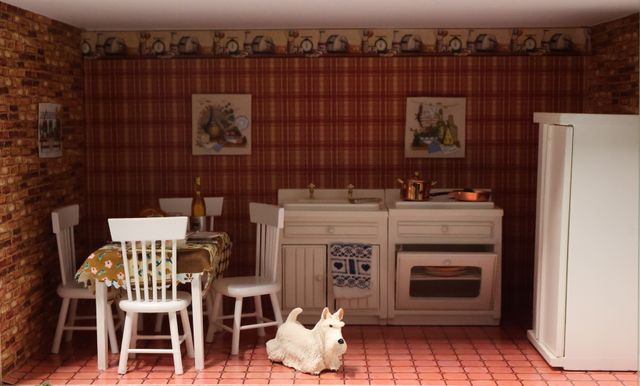 Diorama. Composition miniature, dans une vitrine en bois, vitre e...