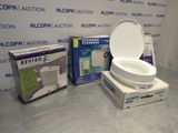 des toilettes qui se trouvent à côté d'une boîte de papier hygiénique